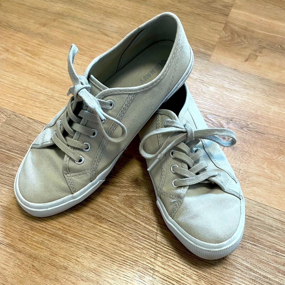 Old Navy canvas tennis shoes